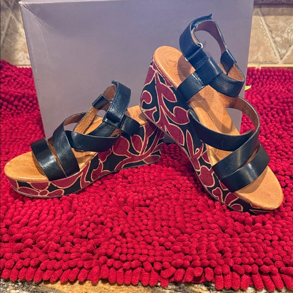Naya Black and Red Nalani Platform Sandals